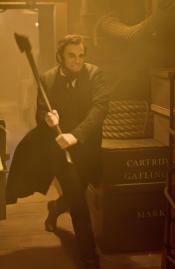 MEDIA - ABRAHAM LINCOLN  CHASSEUR DE VAMPIRES  - 5 New Photos