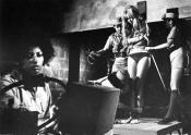 Photo de Women in Cages 2 / 3