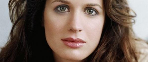 CASTING - THE HAUNTING OF HILL HOUSE  Elizabeth Reaser Kate Siegel  Henry Thomas rejoignent le casting