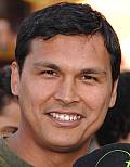 COWBOYS ET ENVAHISSEURS Adam Beach Tackles COWBOYS AND ALIENS