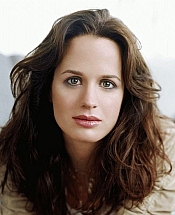 CASTING - THE HAUNTING OF HILL HOUSE  Elizabeth Reaser Kate Siegel  Henry Thomas rejoignent le casting