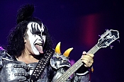INFO - TEMPLE Gene Simmons Kiss sassocie à la WWE