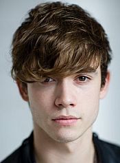 CASTING - 300  LA NAISSANCE DUN EMPIRE  - Jamie Blackley is Calisto